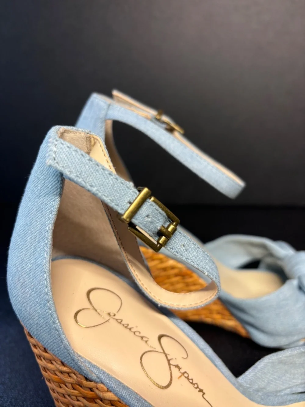 Jessica Simpson chic effortless